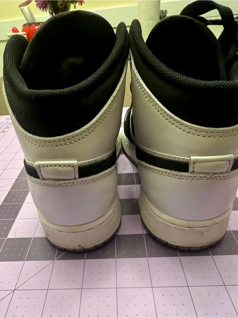 Nike 6.5Y Air Jordan 1 Mid GS White Shadow Black White Sneakers DN4321-100 - Picture 6 of 12